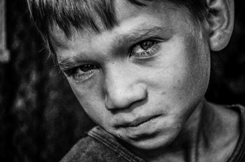 Російські військові продовжують знущатися з дітей в Україні: трагічні дані