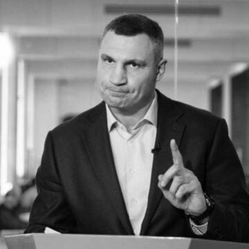 Кличко відповів на петицію щодо зупинки громадського транспорту під час тривог