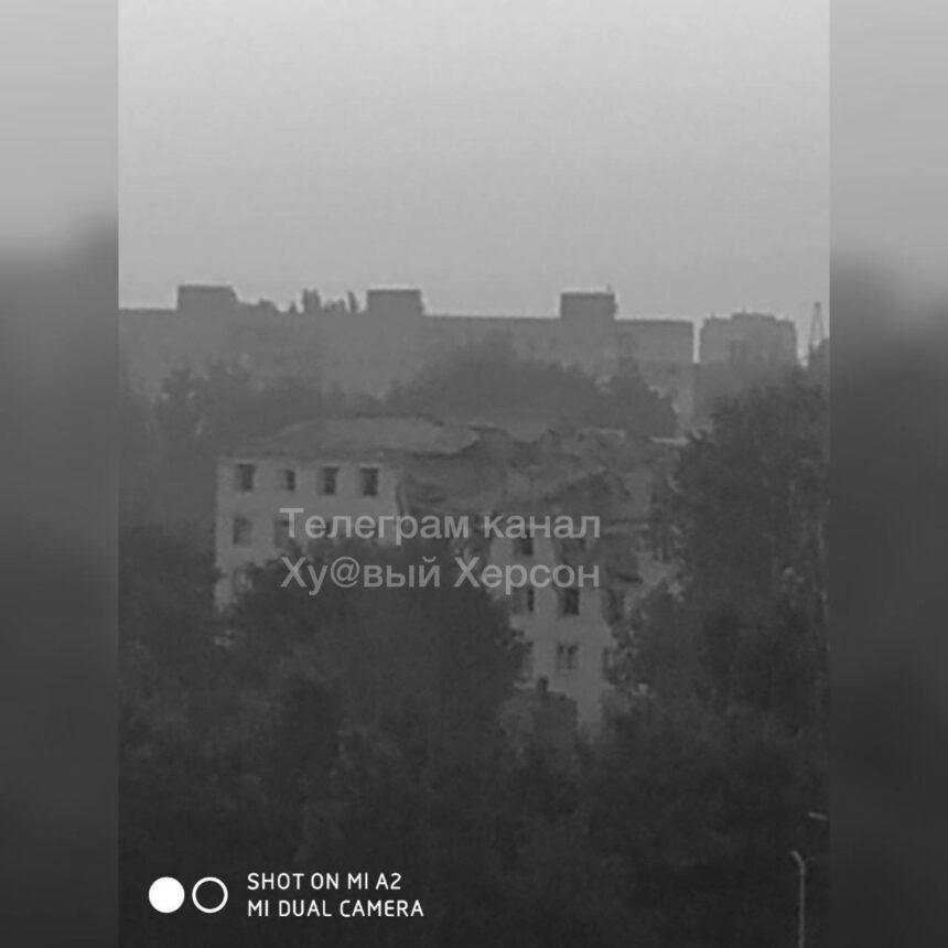 У Херсоні українські війська влучили у військову частину окупантів – рахують “двохсотих”