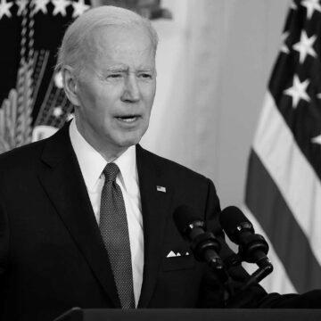 Відповідь США на “референдуми”: Україна отримає більше зброї