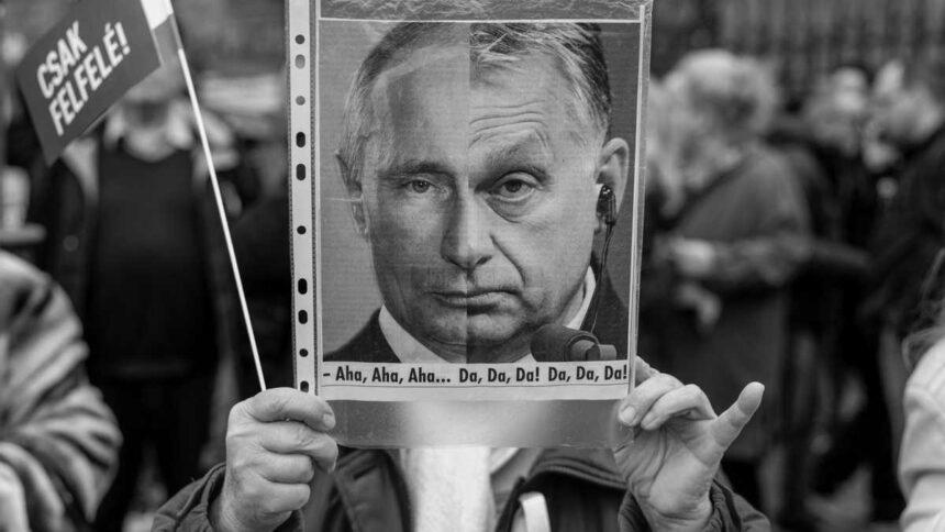“Орбан, забирайся геть” і “Росіяни, додому” – в Угорщині масові протести