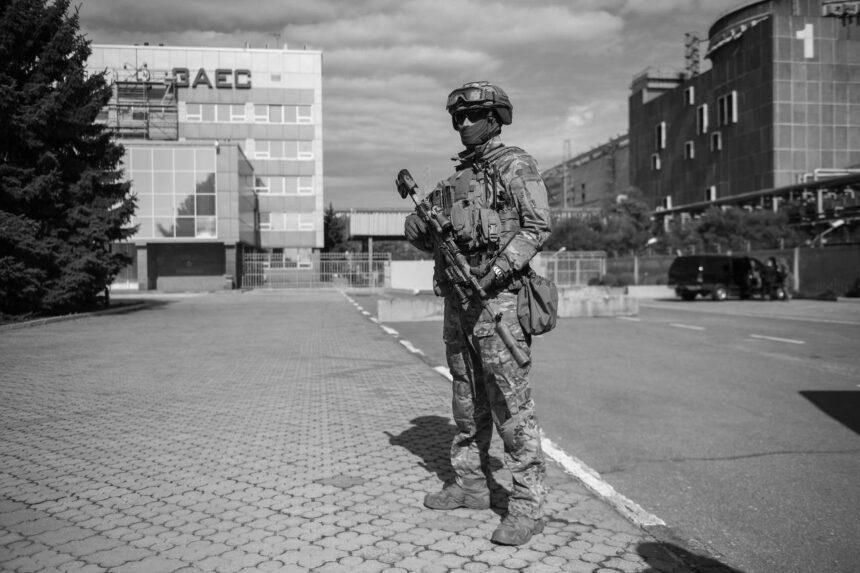 Російські терористи викрали працівників ЗАЕС