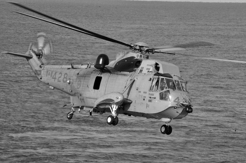 Велика Британія передала Україні перший з обіцяних гвинтокрилів Sea King – Воллес