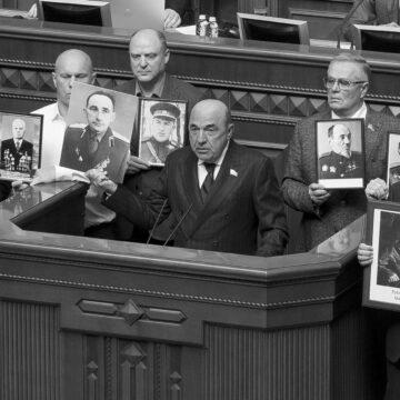 Петиція про позбавлення нардепів від ОПЗЖ мандатів набрала майже 28 тисяч голосів
