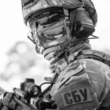 Силовики заполонили один з районів Києва. Зупиняють машини