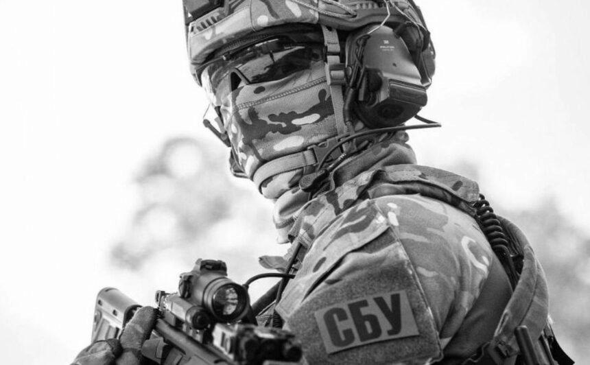 Силовики заполонили один з районів Києва. Зупиняють машини