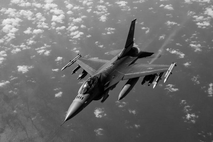Надання F-16 для України зараз “не є предметом обговорення” – Білий дім