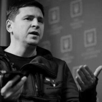 “Внутрішні атаки НЛО” ‒ Подоляк прокоментував “удари безпілотників” по території РФ