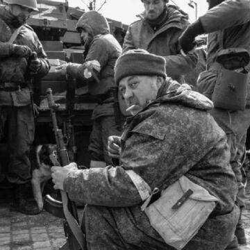Відбирають телефони: окупанти посилюють тиск на жителів захоплених територій