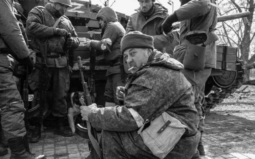 Відбирають телефони: окупанти посилюють тиск на жителів захоплених територій