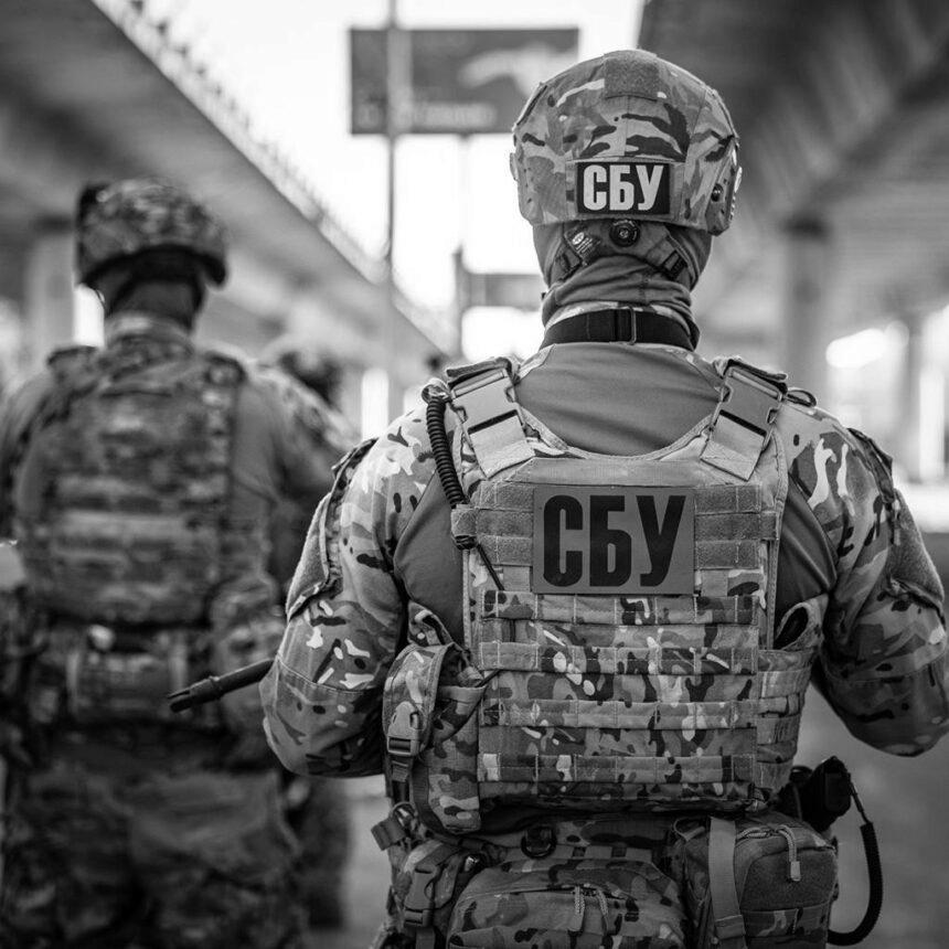 0002 СБУ затримала ексрозвідника Романа Червінського у справі про ракетний обстріл аеродрому “Канатове”