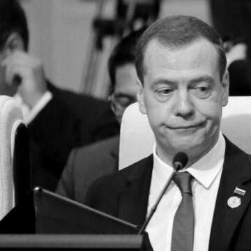 Медведєв прагне вбивства Зеленського. Подоляк відреагував