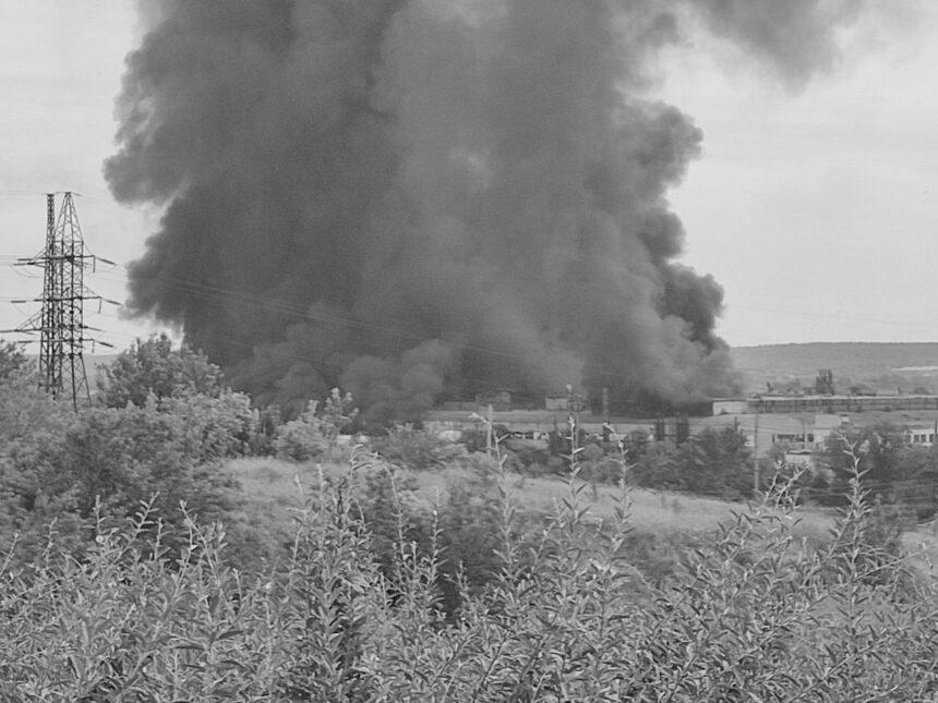 Потужні вибухи прогриміли у Луганську (відео)