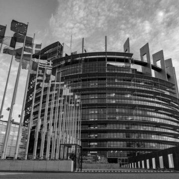 Європарламент закликав Зеленського не підписувати скандальний законопроєкт