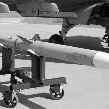 Пентагон уклав контракт із фірмою Raytheon Missiles and Defense на виробництво ракет AMRAAM класу “повітря-повітря”