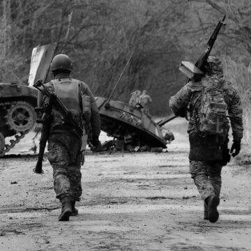 Росіяни атакували Україну з землі та з повітря: є жертви