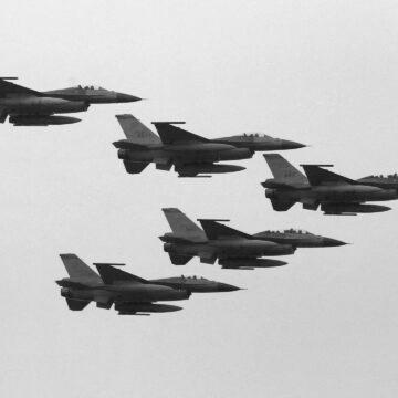 США схвалили двом країнам відправку винищувачів F-16 в Україну