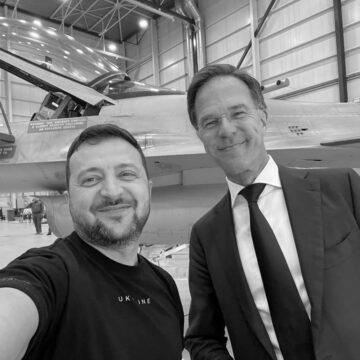 Президент у Нідерландах оглянув літаки F-16