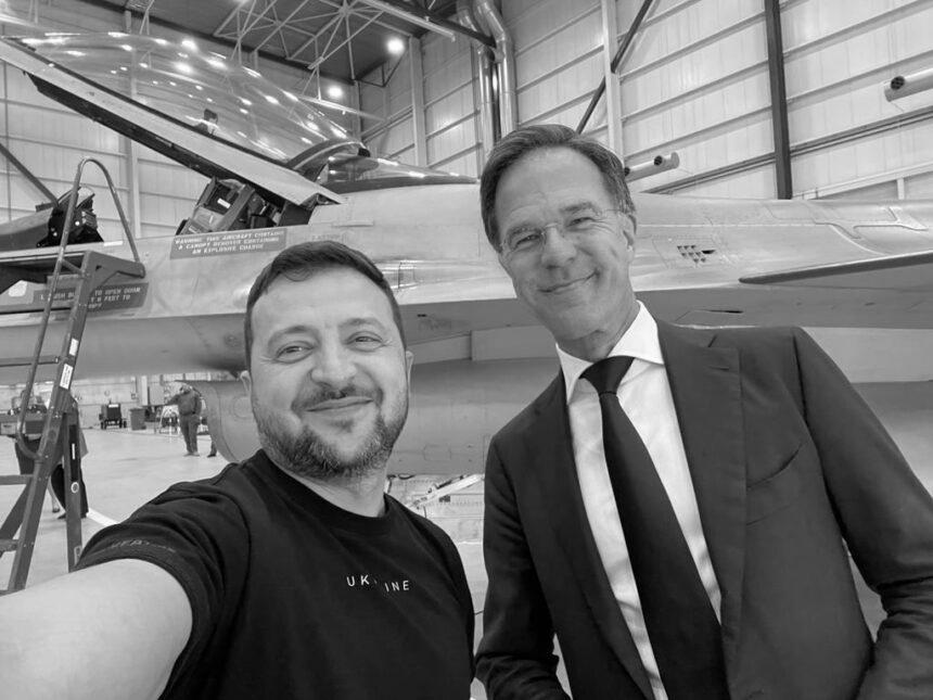 Президент у Нідерландах оглянув літаки F-16