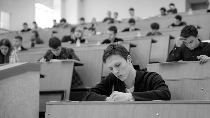 Відстрочку від мобілізації студентів пропонують скасувати. Але не усім