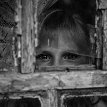 Погрожують відбирати дітей: на захоплених територіях окупанти тероризують школярів та їхніх батьків