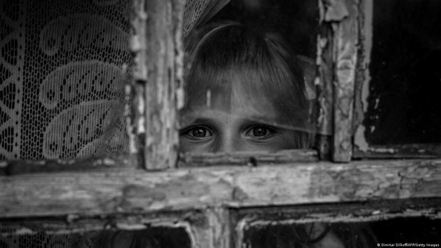 Погрожують відбирати дітей: на захоплених територіях окупанти тероризують школярів та їхніх батьків