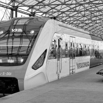 Через обстріл низка потягів затримується: список