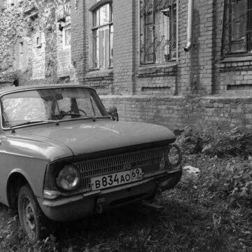 В Латвії заборонили перебування автомобілів з російською реєстрацією