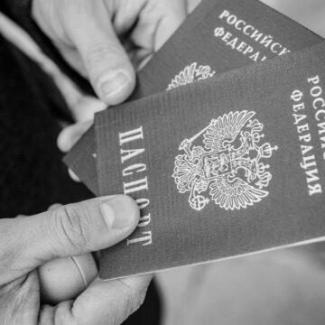 Окупанти складають списки українців, які не беруть російські паспорти