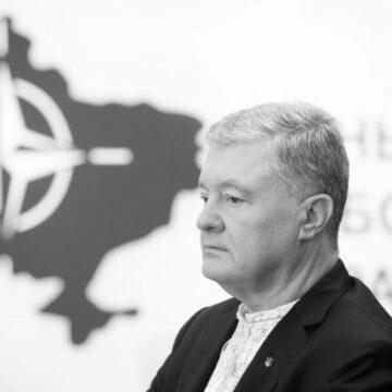 Петра Порошенка не випустили за кордон на міжнародні зустрічі (відео)