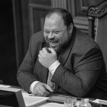 Стефанчук рятує Безуглу від звільнення