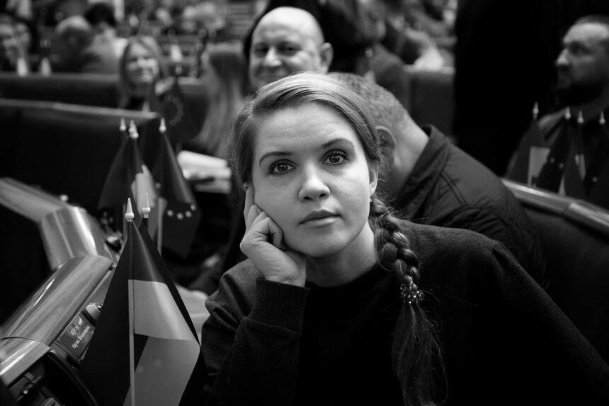 Зникла постанова про звільнення Безуглої