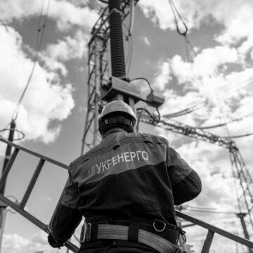 “Укренерго” бореться з наслідками атаки на сході