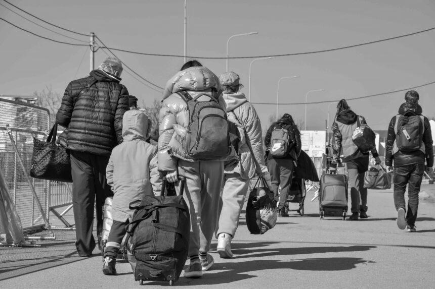 Українським біженцям дозволять залишитися в Польщі  до кінця червня