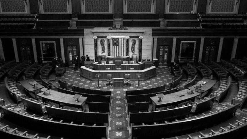 Палата представників США пішла на міні-канікули, не проголосувавши за законопроєкт з допомогою Україні