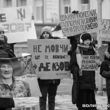 Окупанти торгують на “чорному ринку” українськими військовополоненими