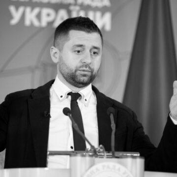 2 Ще мінімум півтора – два роки треба в такому форматі прожити: “слуги” не можуть налагодити роботу у Раді – ЗМІ