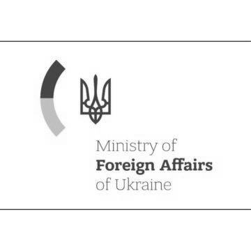 МЗС призупиняє надання консульських послуг для військовозобов’язаних укранців за кордоном: роз’яснення