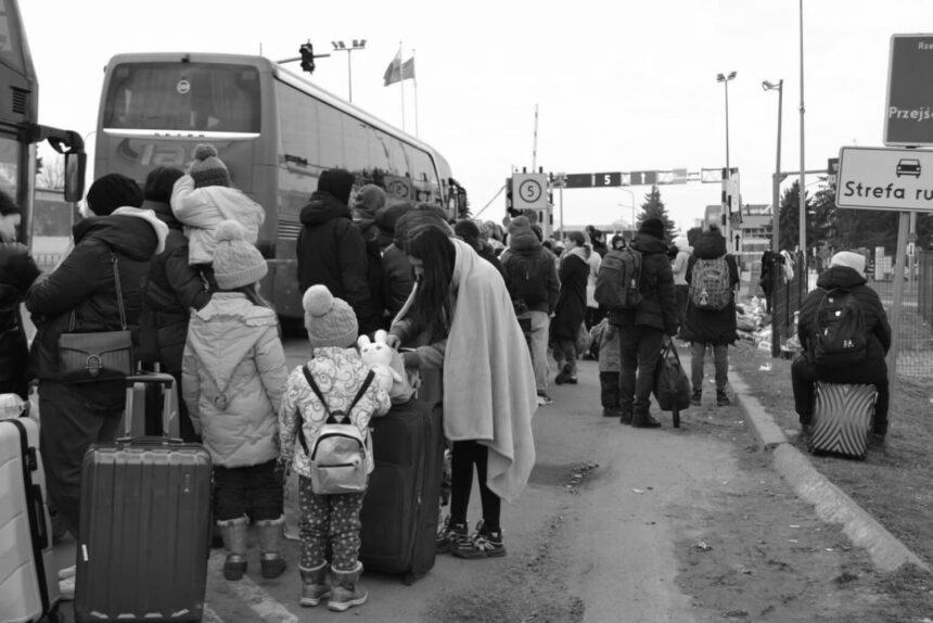 Біженці повертатимуться, але повільно, – прогноз МВФ щодо чисельності населення України