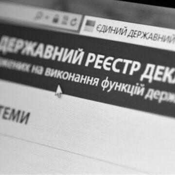 Українські урядовці подали справку про доходи за 2023 рік: хто скільки заробив