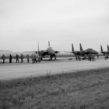 336th Fighter Squadron arrive in Romania for NATO eAP В Румунії НАТО збирається відкрити найбільшу авіабазу в Європі – ВВС