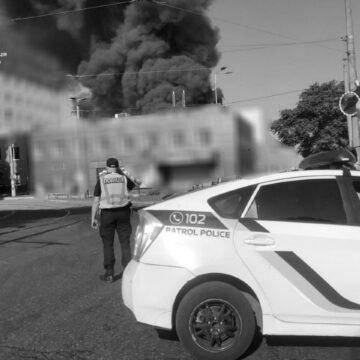 В Одесі піднімається величезний стовп диму після атаки