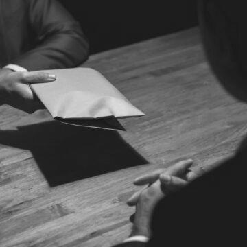 На кошти з тіньової торгівлі цигарками можна було б придбати 30 літаків F-16