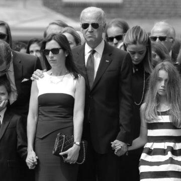 Рідні Байдена закликають його продовжувати президентські перегони – ЗМІ