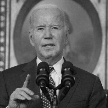 Байден назвав “небезпечним прецедентом” визначення суду щодо Трампа