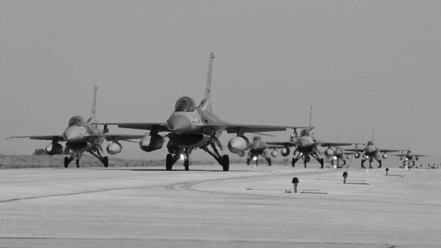 Зеленський сказав, скільки F-16 потрібно Україні