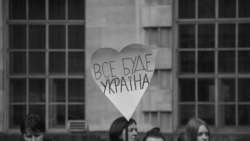 Більшість українців проти територіальних поступок і хочуть відгородження від Росії – КМІС