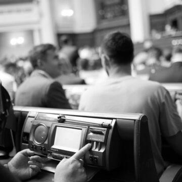 Хто проголосував проти та утримався щодо заборони російської церкви