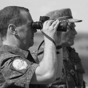 Ніяких переговорів до повного розгрому України – Медведєв