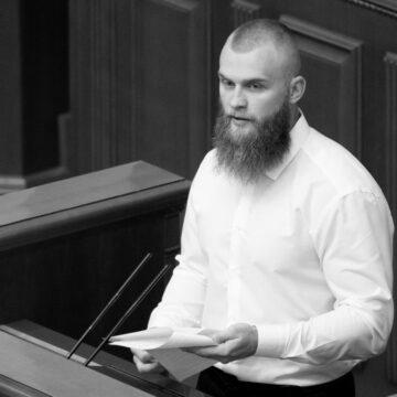 0_1 ДБР встановило тих, хто допоміг Дмитруку виїхати за кордон